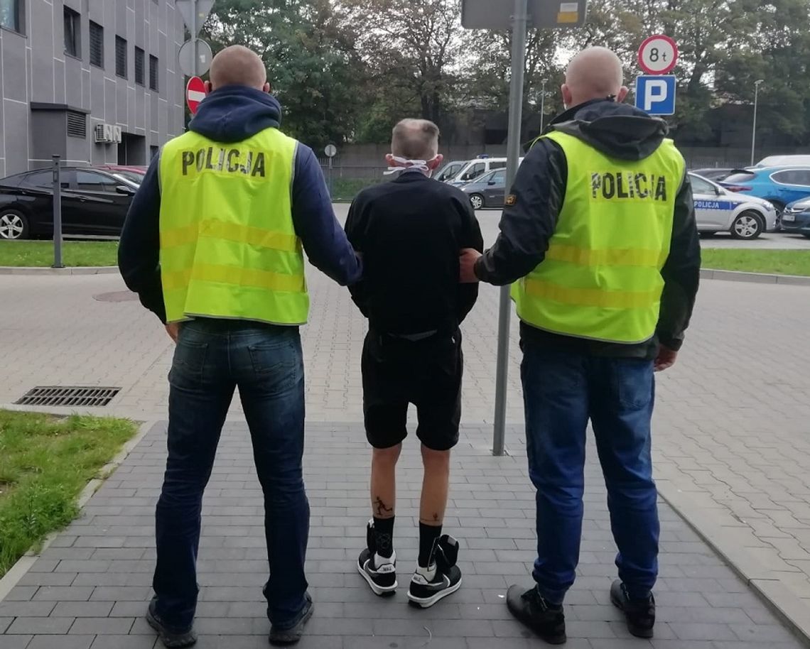 Diler złapany z heroiną udawał ćpuna, żeby zmylić policjantów. Prawda wyszła na jaw, gdy przetrzepali mu chatę