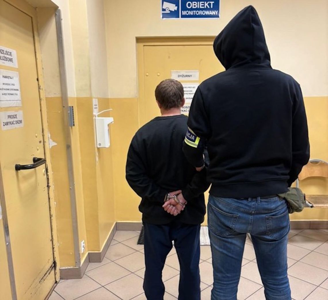 Dorosły mężczyzna napadł na dwie dziewczyny. Żądał od 15 i 16-latki wydania pieniędzy lub biżuterii