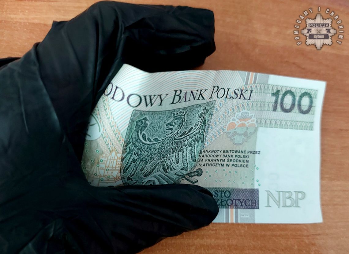 Dostał 1100 złotych mandatu i 16 punktów. Wrzucił do radiowozu stówkę i myślał, że załatwił sprawę