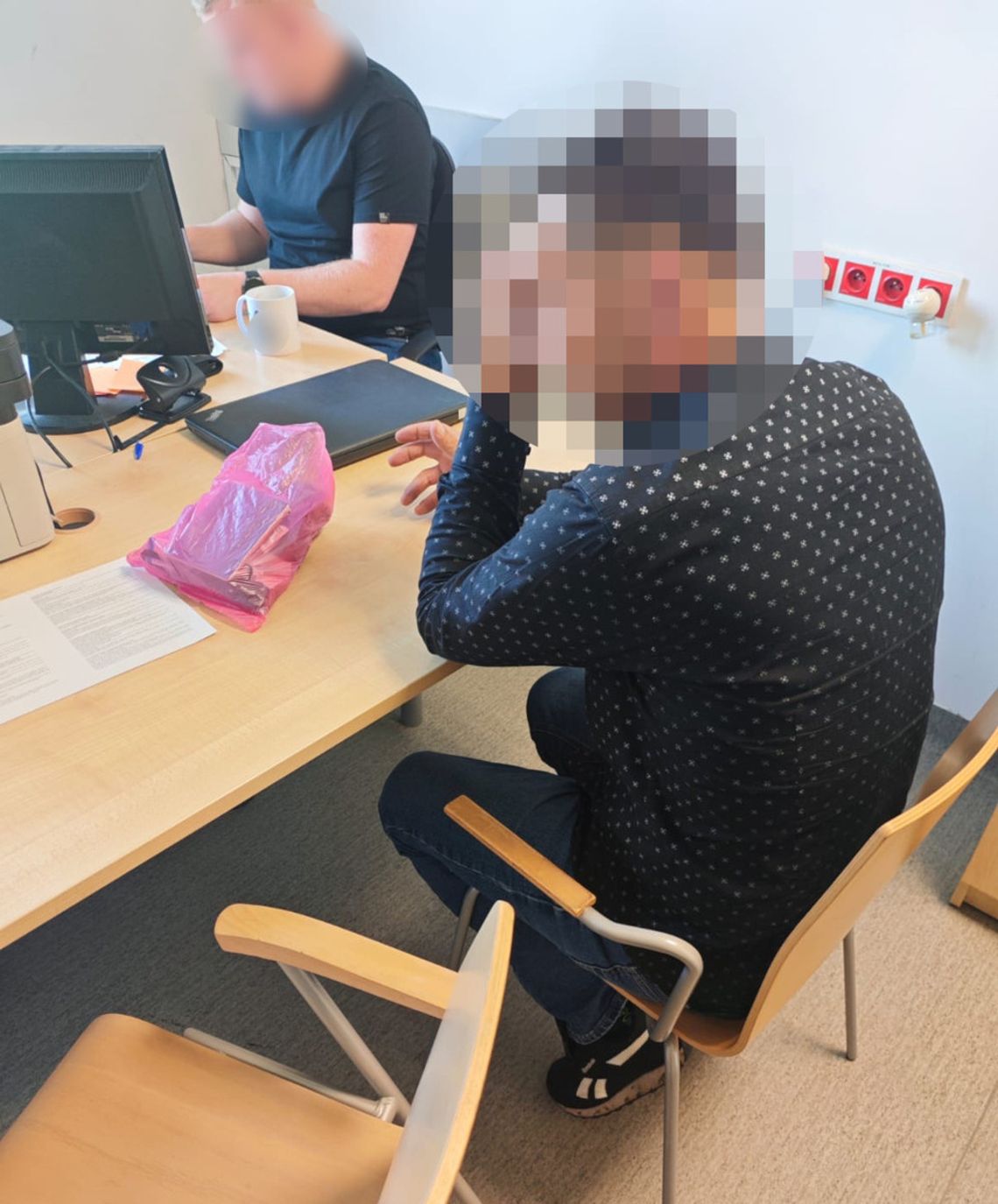 Dostarczał narkotyki do mieszkań odbiorców. Kurier wpadł podczas rutynowych działań policji Dostarczał narkotyki do mieszkań odbiorców. Kurier wpadł podczas rutynowych działań policji