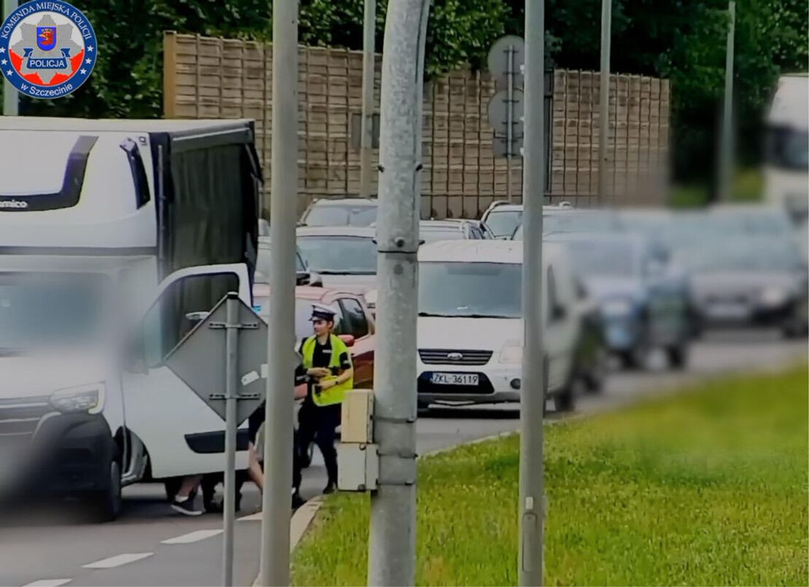 Dostawczak stał z uruchomionym silnikiem, więc wsiadł i "dla zabawy" ruszył nad morze Dostawczak stał z uruchomionym silnikiem, więc wsiadł i "dla zabawy" ruszył nad morze