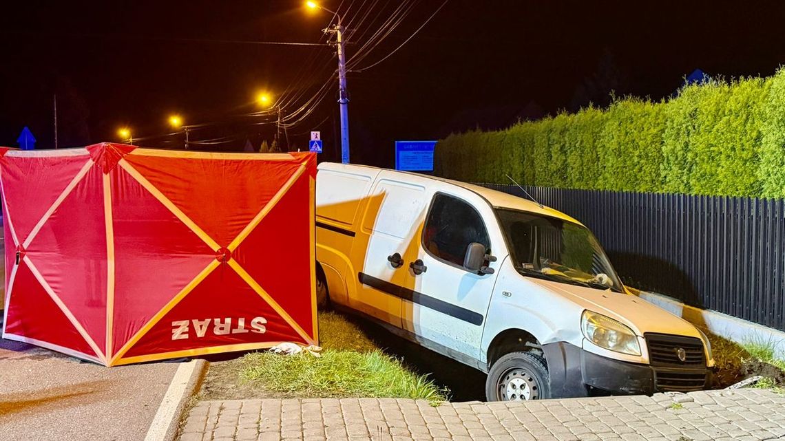 Dostawczak zjechał z drogi i wbił się w betonowy przepust. Kierowca zginął na miejscu Dostawczak zjechał z drogi i wbił się w betonowy przepust. Kierowca zginął na miejscu