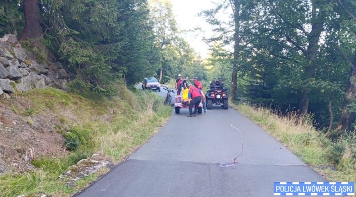 Dramat na górskim szlaku. 67-letni rowerzysta zginął po upadku podczas zjazdu
