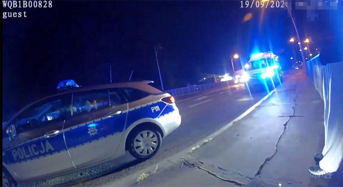 Dramatyczna interwencja na moście. Policjanci ruszyli na pomoc nastolatce, która mogła targnąć się na swoje życie Dramatyczna interwencja na moście. Policjanci ruszyli na pomoc nastolatce, która mogła targnąć się na swoje życie