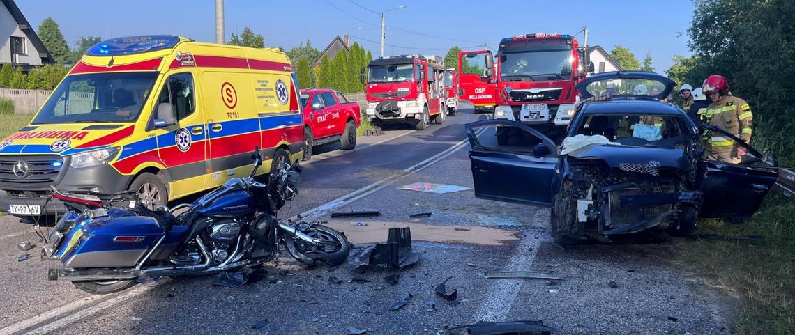 Dramatyczne zderzenie motocykla i toyoty. Kierowcy harleya nie udało się uratować