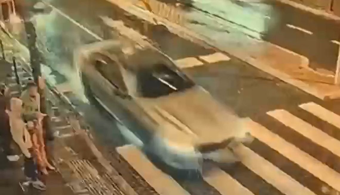 Drift BMW M8 zakończył się rozbiciem auta i surową karą. Kierowca stracił prawo jazdy
