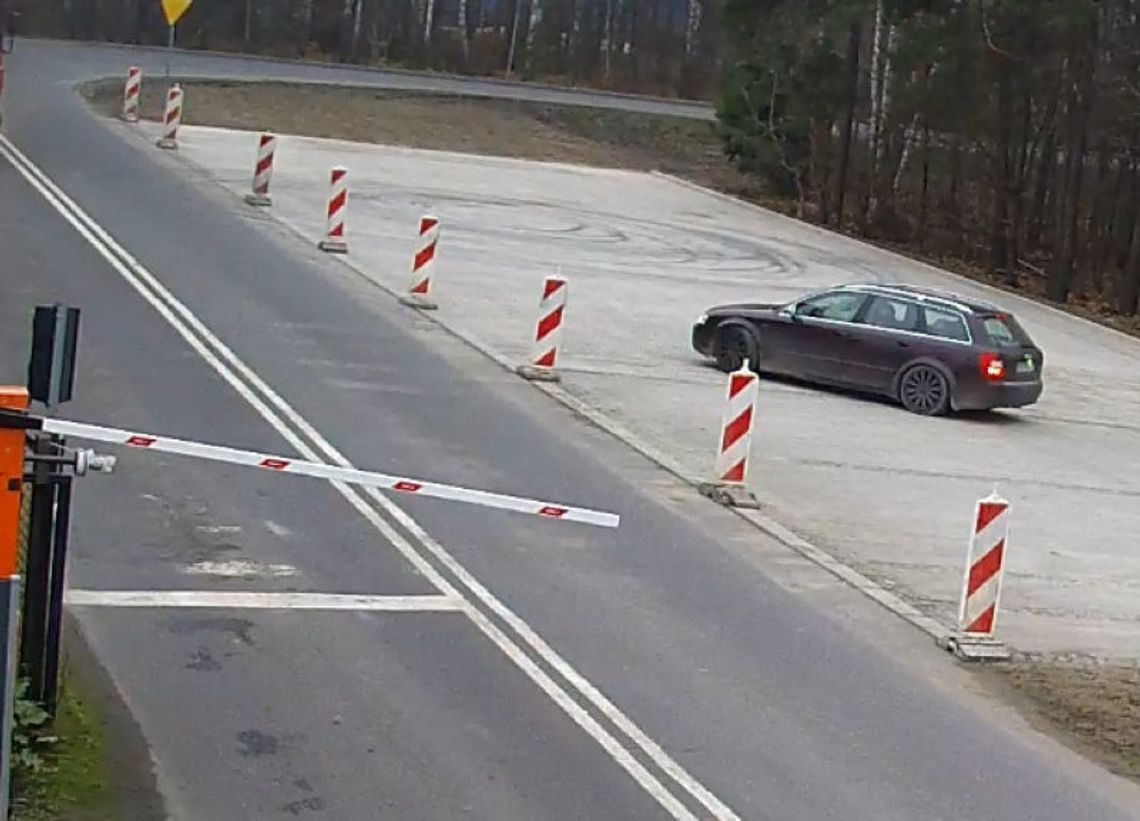 Driftował na świeżo położonej kostce brukowej. Straty wyliczono na 120 tysięcy złotych