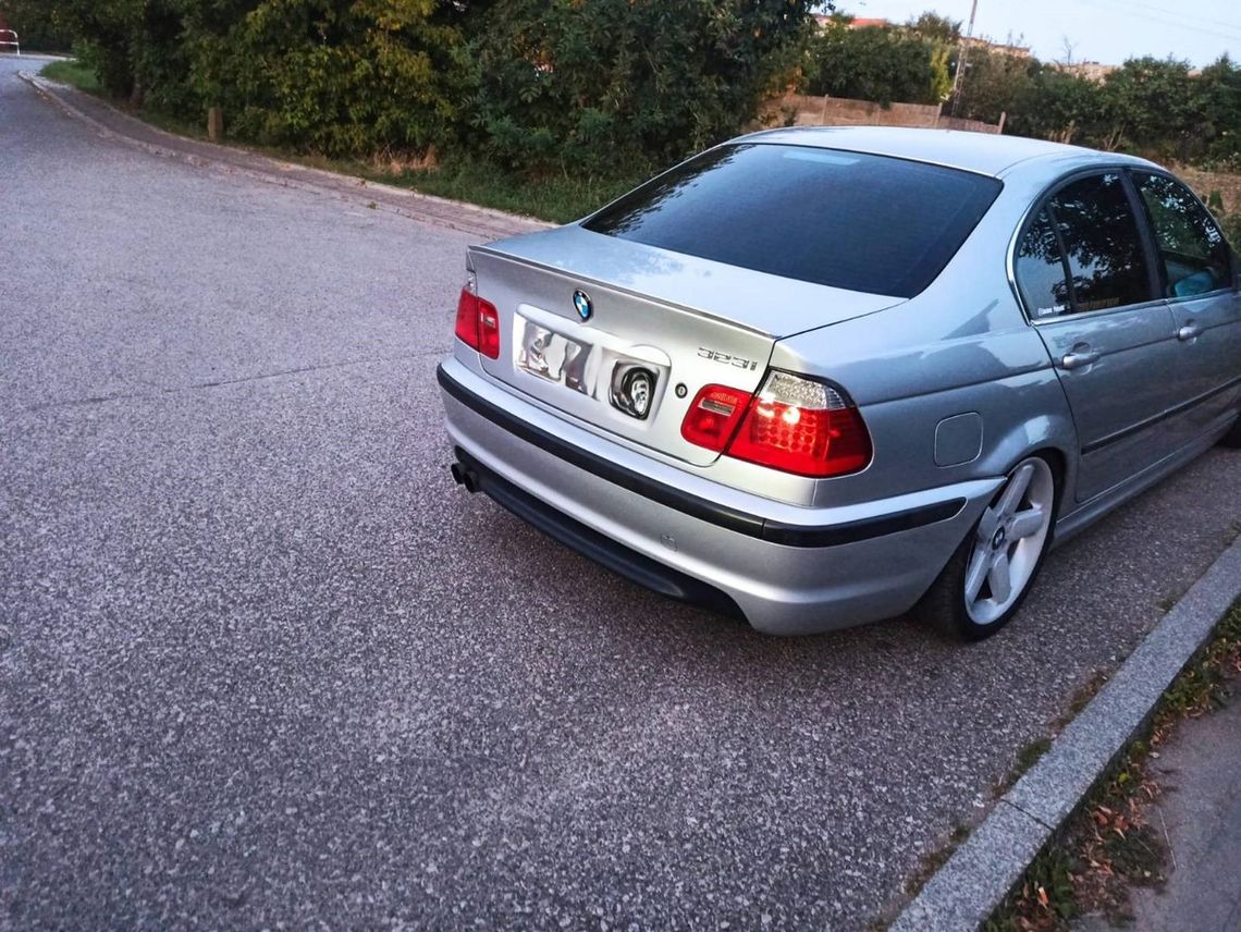 24-latek w BMW driftował na wiejskiej drodze. Popisy przerwała policja