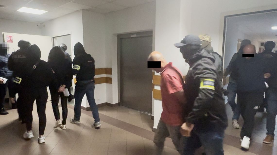 Duża akcja policji pod Warszawą. Zatrzymano 7 uzbrojonych Gruzinów, wszyscy trafili do aresztu