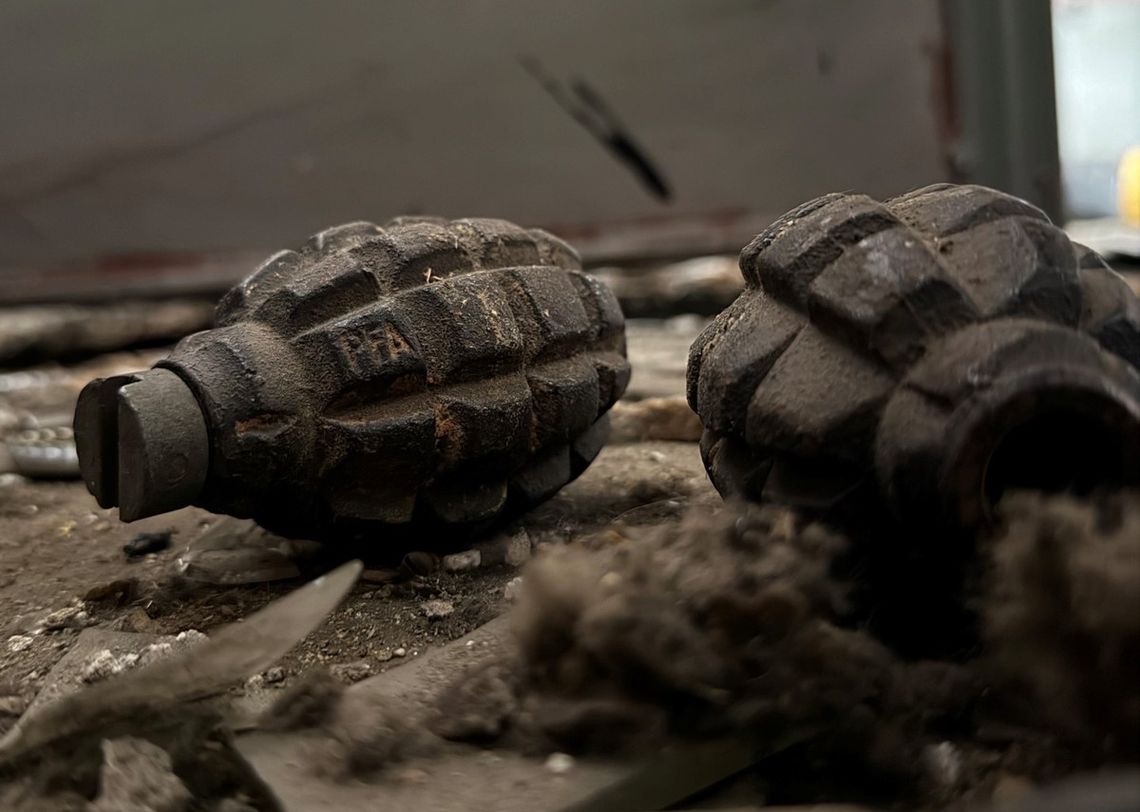 Dwa granaty F1 znalezione na lodowisku. Na miejscu musieli interweniować saperzy