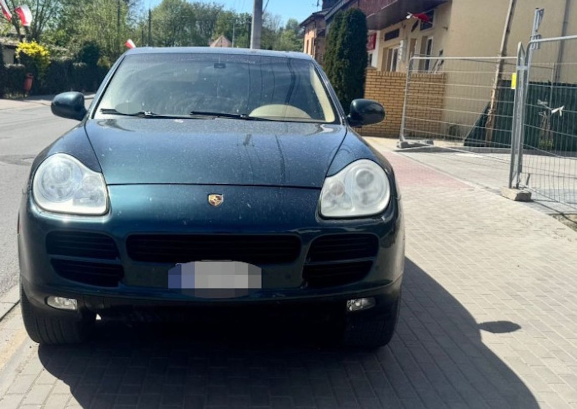 Dwa promile, ucieczka i dzieci na tylnym siedzeniu. Kierowca Porsche stracił auto na zawsze