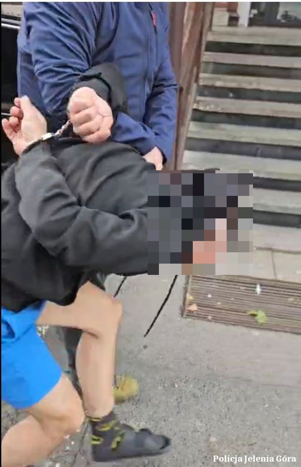 Dwa razy napadł tego samego mężczyznę. Ukradł mu telefon, a potem chciał wyłudzić kasę za jego zwrot