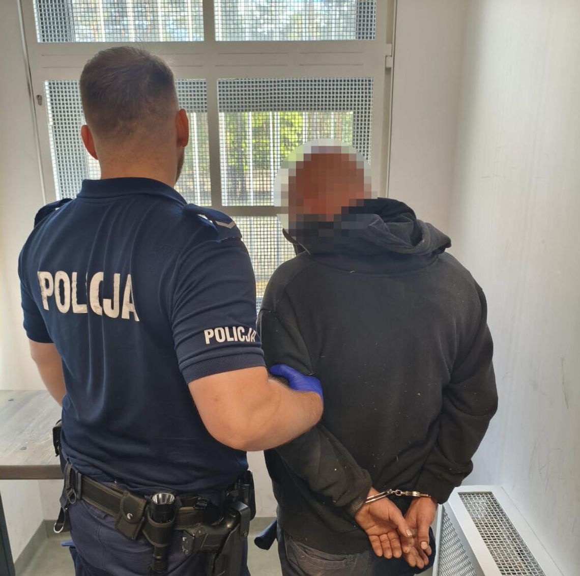 "Dwa tygodnie temu uciekłem z aresztu" - 49-latek wpadł, bo po pijaku dobijał się do byłej partnerki