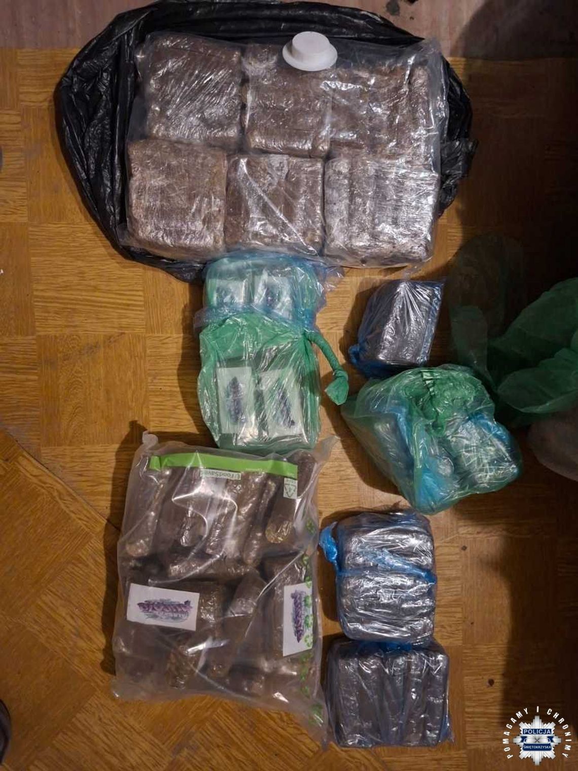 Dwaj dilerzy namierzeni przez policję. 39-latkowie mieli blisko 30 kilogramów narkotyków Dwaj dilerzy namierzeni przez policję. 39-latkowie mieli blisko 30 kilogramów narkotyków