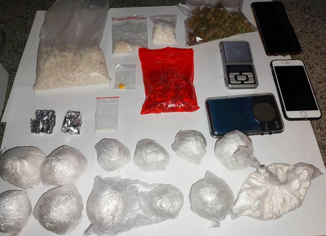 Dwaj dilerzy zatrzymani tego samego dnia. Policjanci zarekwirowali ponad dwa kilogramy narkotyków Dwaj dilerzy zatrzymani tego samego dnia. Policjanci zarekwirowali ponad dwa kilogramy narkotyków