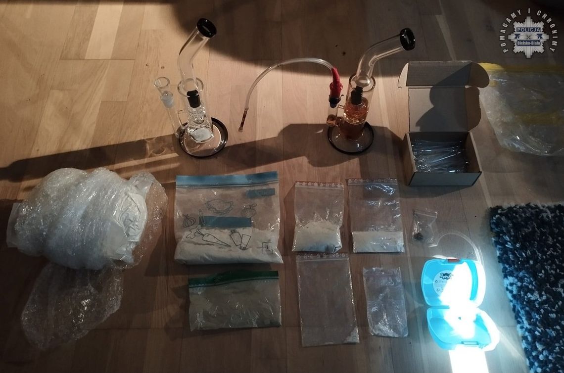 Dwaj mężczyźni i kobieta zatrzymani z narkotykami podczas dwóch policyjnych interwencji
