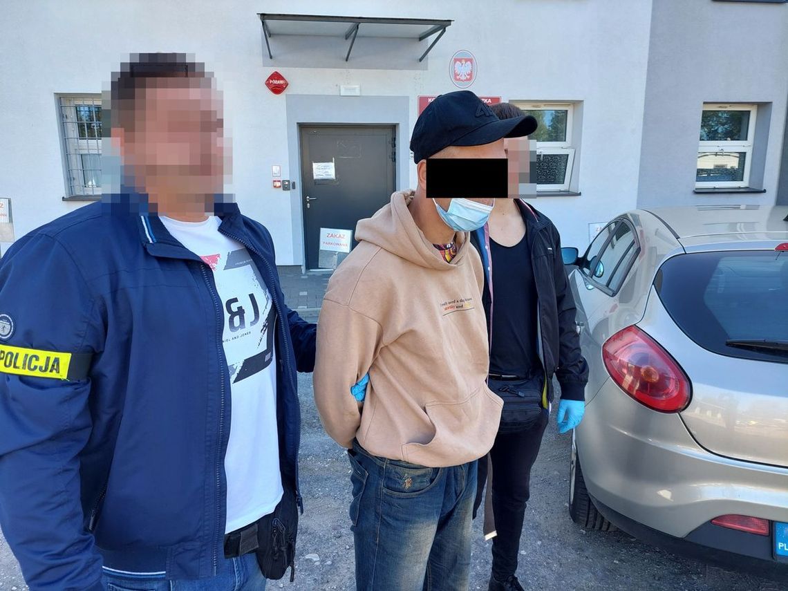 Dwaj patusy odpowiedzą za rozbój na staruszku. Dusili 79-latka, a potem zabrali mu saszetkę i telefon