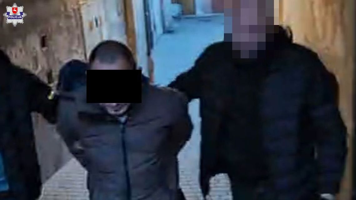 Dwaj poszukiwani ukrywali się w jednym mieszkaniu. Zatrzymali ich policyjni "łowcy głów"