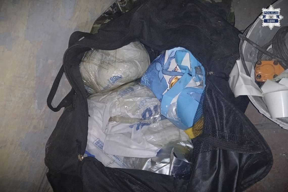 Dwaj pseudokibice mieli blisko 100 kg narkotyków. Policjanci dopadli ich w czasie transportu towaru