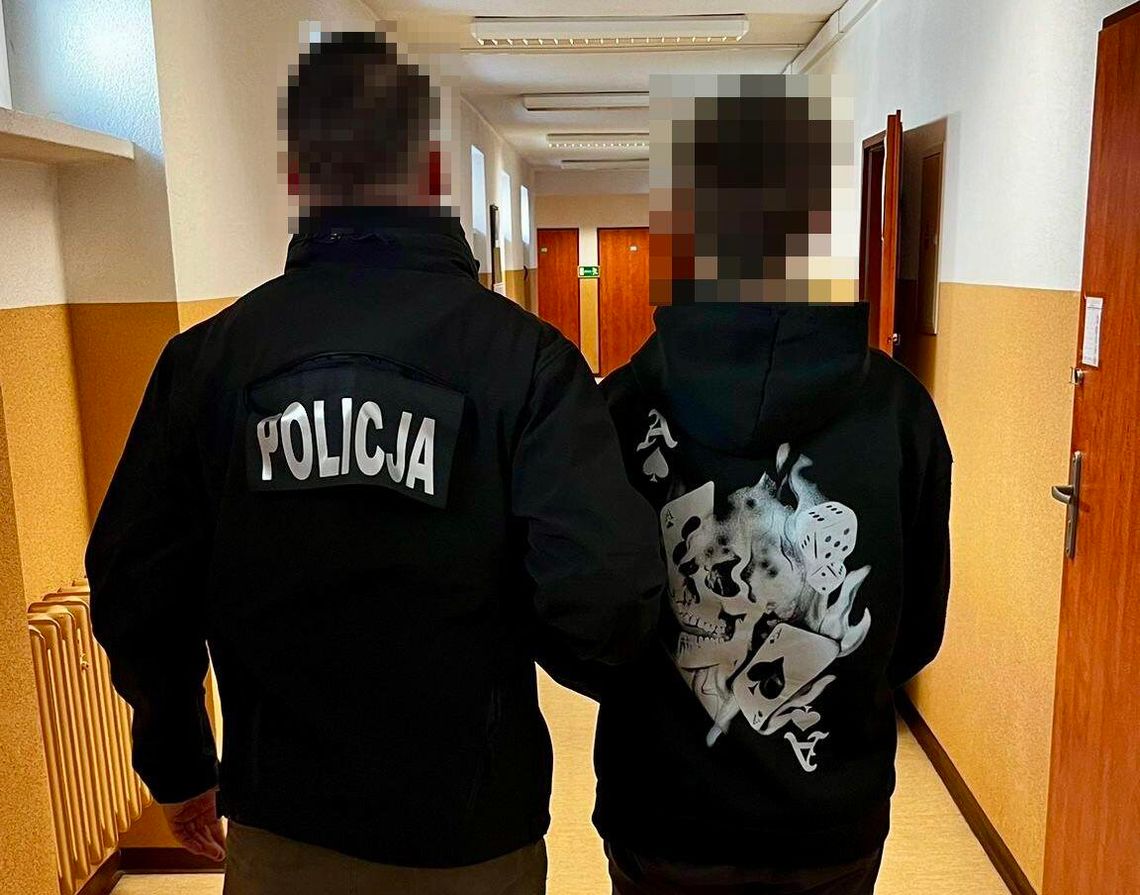 Dwóch 16-latków pobiło ochroniarza, żeby zatrzymać kradzione piwa. Staną przed sądem rodzinnym Dwóch 16-latków pobiło ochroniarza, żeby zatrzymać kradzione piwa. Staną przed sądem rodzinnym