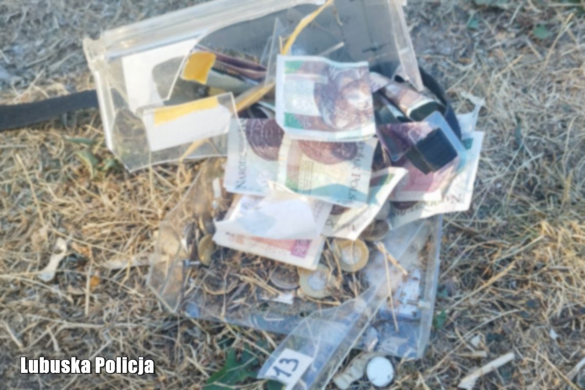 Dwóch degeneratów napadło na 13-latkę kwestującą pod marketem. Zabrali jej puszkę z pieniędzmi Dwóch degeneratów napadło na 13-latkę kwestującą pod marketem. Zabrali jej puszkę z pieniędzmi