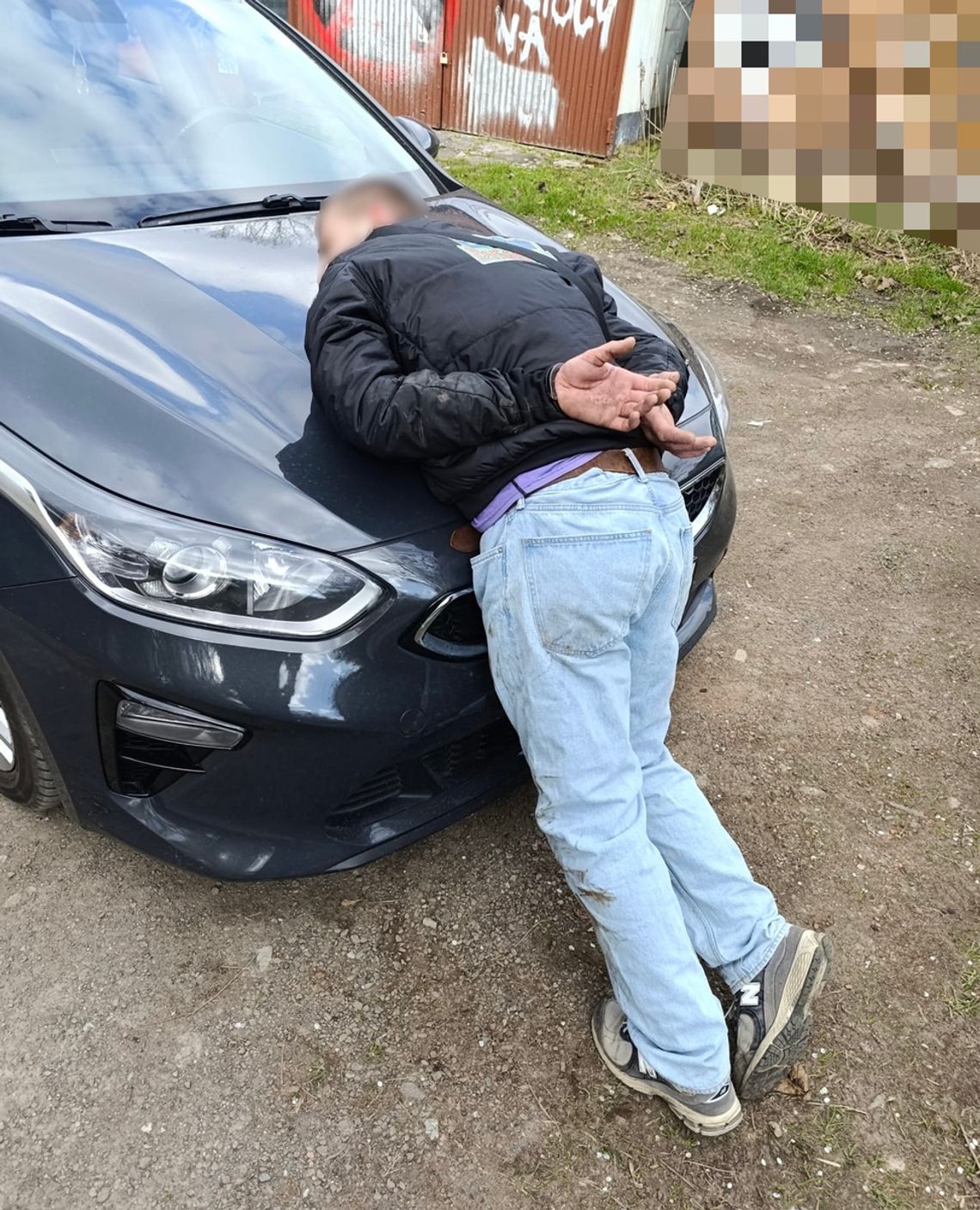 Dwóch nastolatków zaatakowało na ulicy mężczyznę. Grozili mu nożem i chcieli pieniędzy