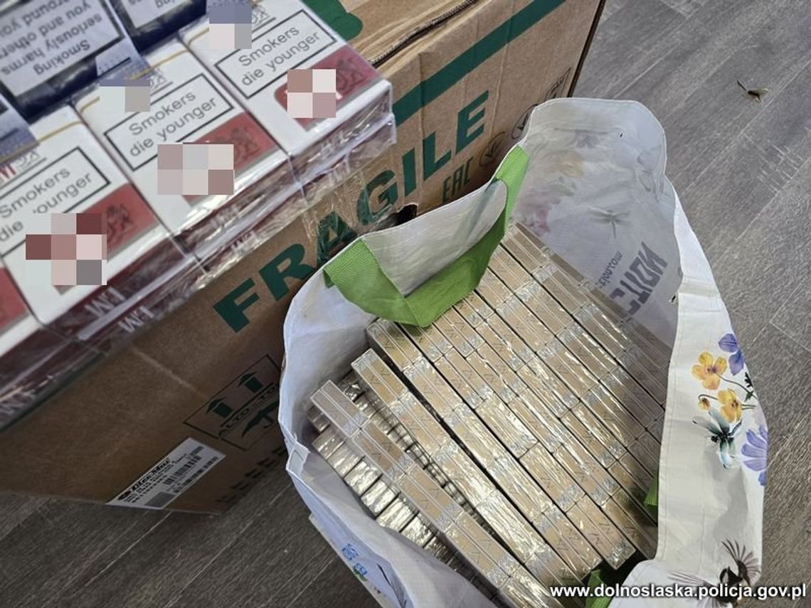 Dwoje 61-latków zatrzymanych z kontrabandą. Przejęto nielegalne wyroby i blisko 200 tysięcy złotych