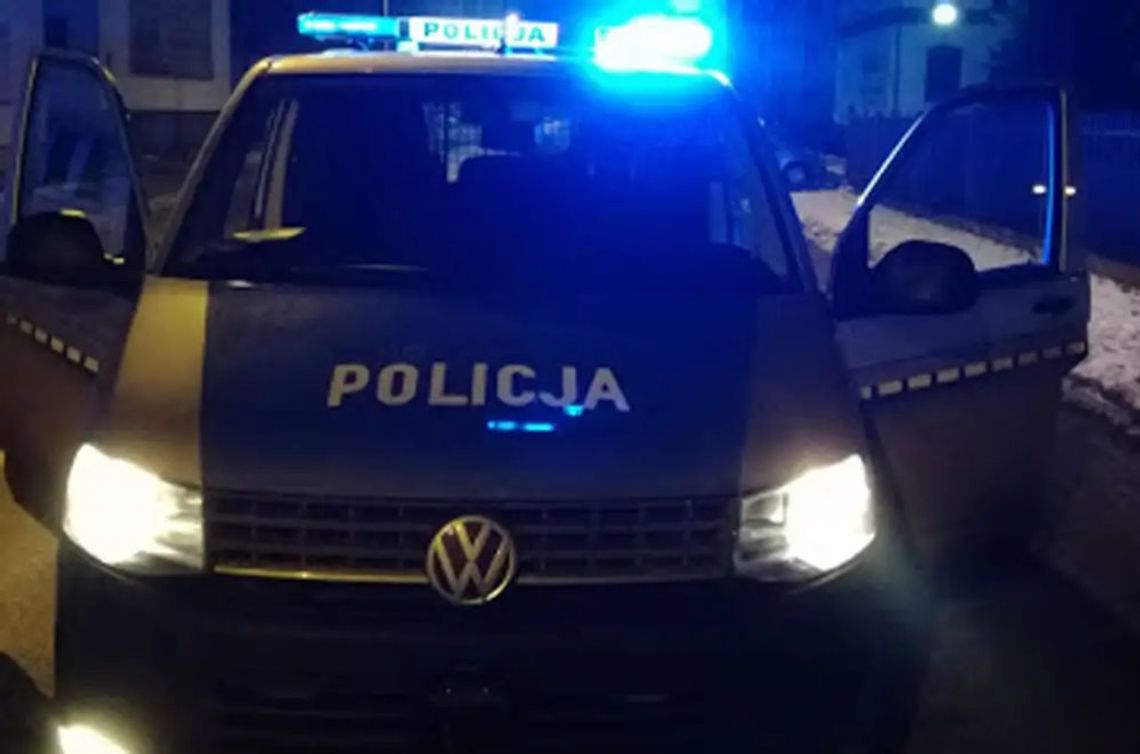 Dzielnicowy dowiedział się, że kobieta może mieć w mieszkaniu dużo narkotyków. Po odwiedzinach policji grozi jej 10 lat