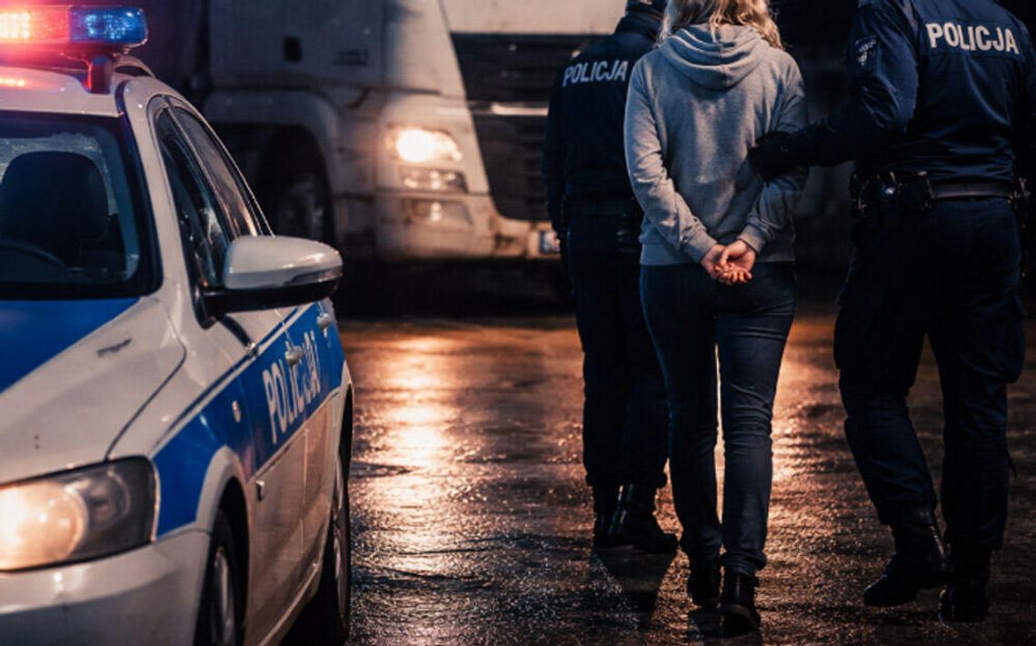 Dziewczyna po narkotykach prowadziła ciężarówkę. Mówiła do siebie i nie radziła sobie z plandeką