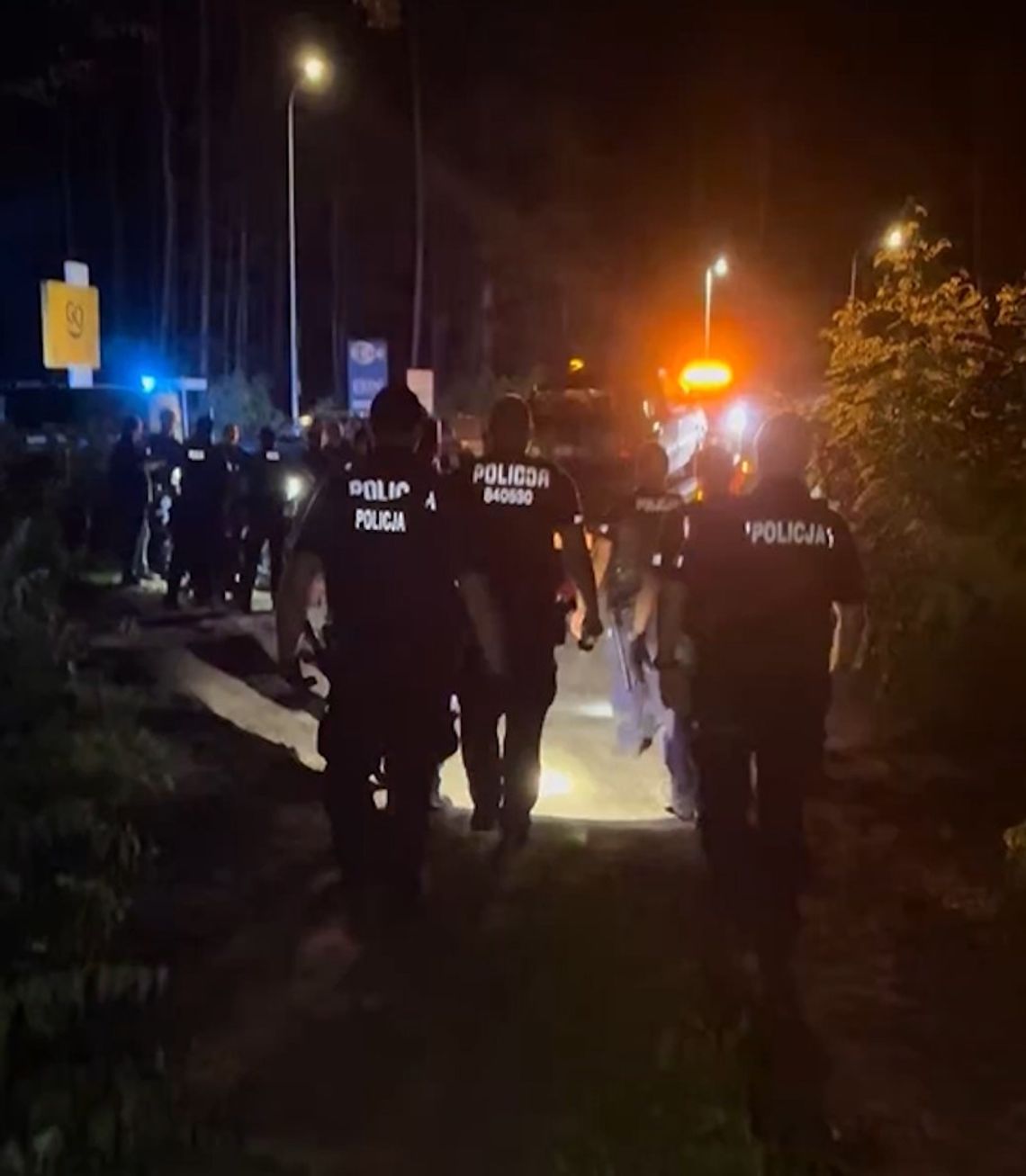 Dziewięciu Afgańczyków zatrzymanych po akcji policji. W tle przemyt ludzi Dziewięciu Afgańczyków zatrzymanych po akcji policji. W tle przemyt ludzi