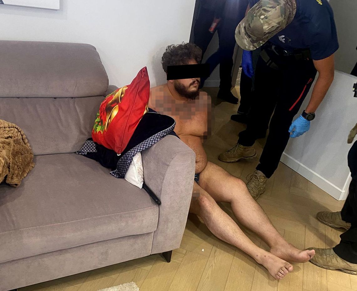 Dzwonili do Niemiec i oszukiwali metodą "na wnuczka". Policjanci zatrzymali parę telefonistów