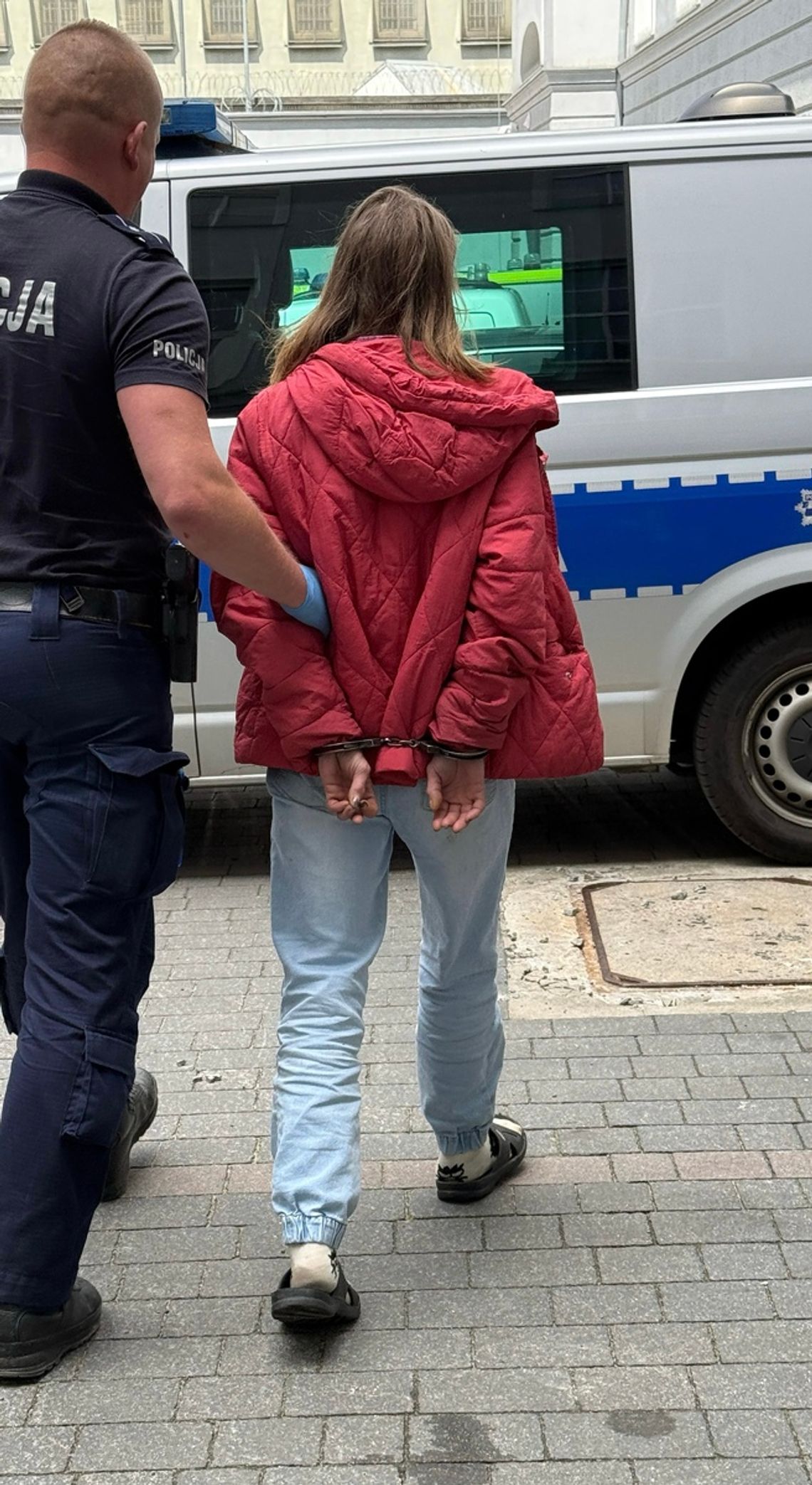 Eksmitowali ją, ale włamała się i nadal mieszkała jak u siebie. Skończyło się, gdy przyjechał właściciel Eksmitowali ją, ale włamała się i nadal mieszkała jak u siebie. Skończyło się, gdy przyjechał właściciel