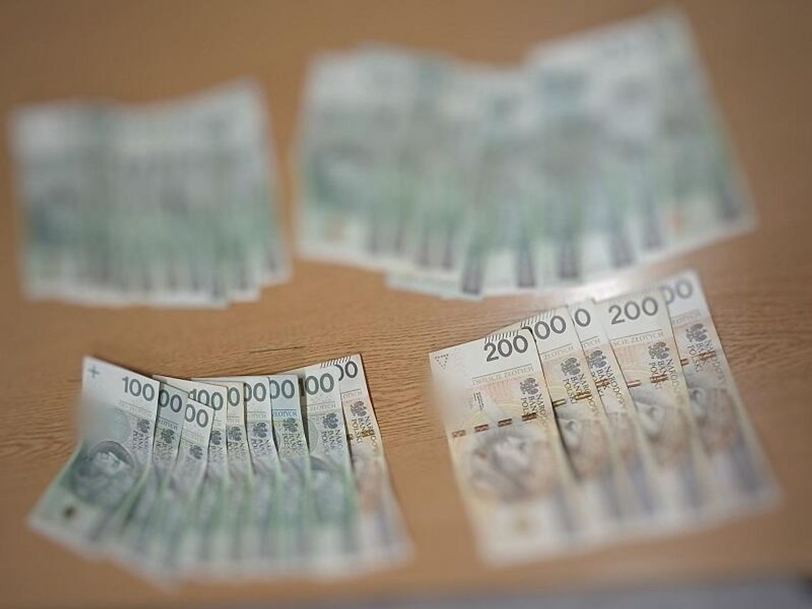 Ekspedientka ukradła z kasy blisko 5 tysięcy złotych. Tłumaczyła się ciężką sytuacją życiową