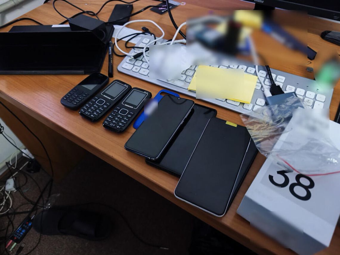 Fałszywe dowody, call center i oszustwa na ponad 300 tysięcy. Rozbito zorganizowaną grupę przestępczą Fałszywe dowody, call center i oszustwa na ponad 300 tysięcy. Rozbito zorganizowaną grupę przestępczą