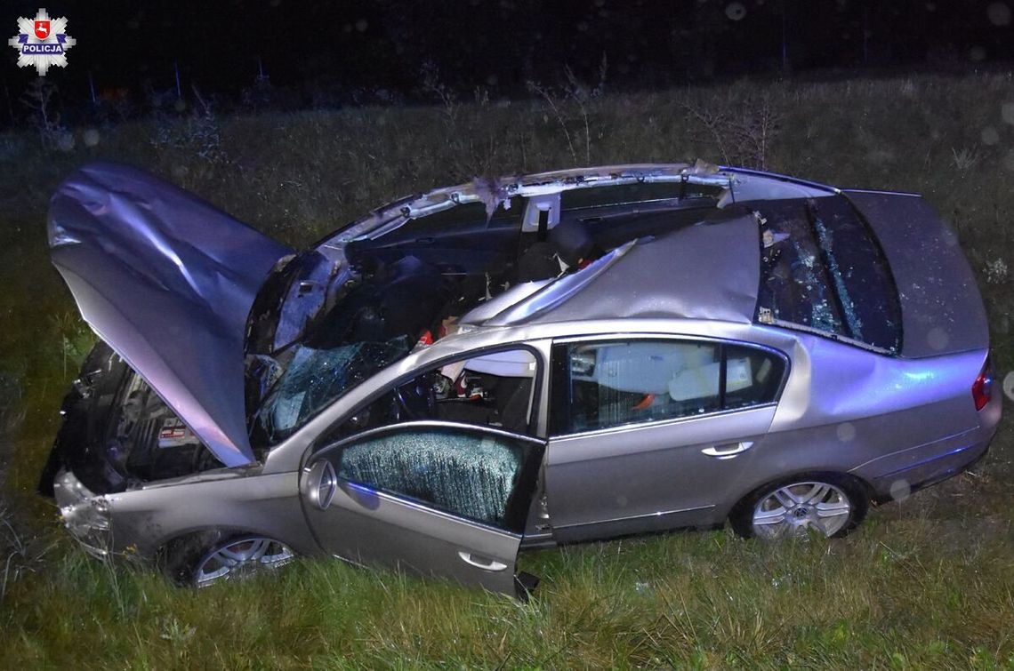 Fatalne skutki zderzenia z łosiem. Zwierzę wbiegło w osobówkę, a potem wpadło pod ciężarówkę Fatalne skutki zderzenia z łosiem. Zwierzę wbiegło w osobówkę, a potem wpadło pod ciężarówkę