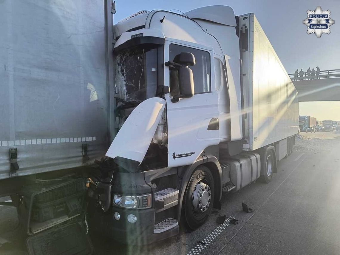 Fatalny karambol na A1. Kabina ciężarówki została zmiażdżona, 49-latek zginął na miejscu