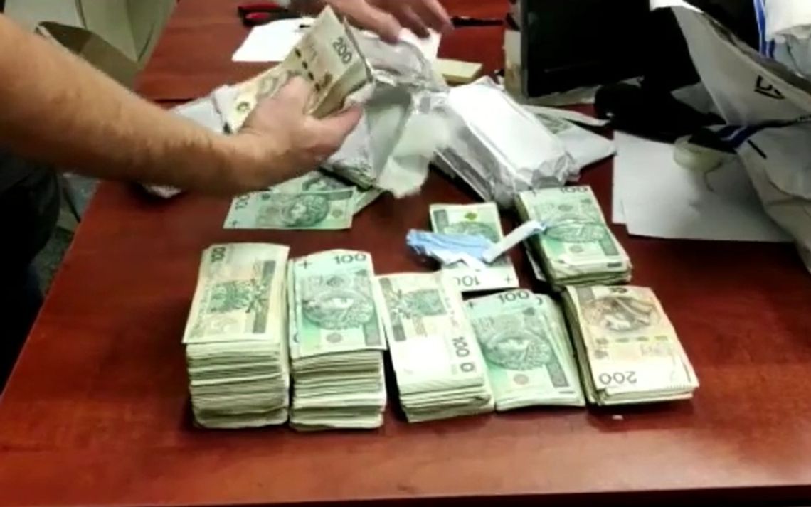 Gang informatyków wystawił lewe faktury na ponad 50 milionów złotych. Działali przez kilka lat