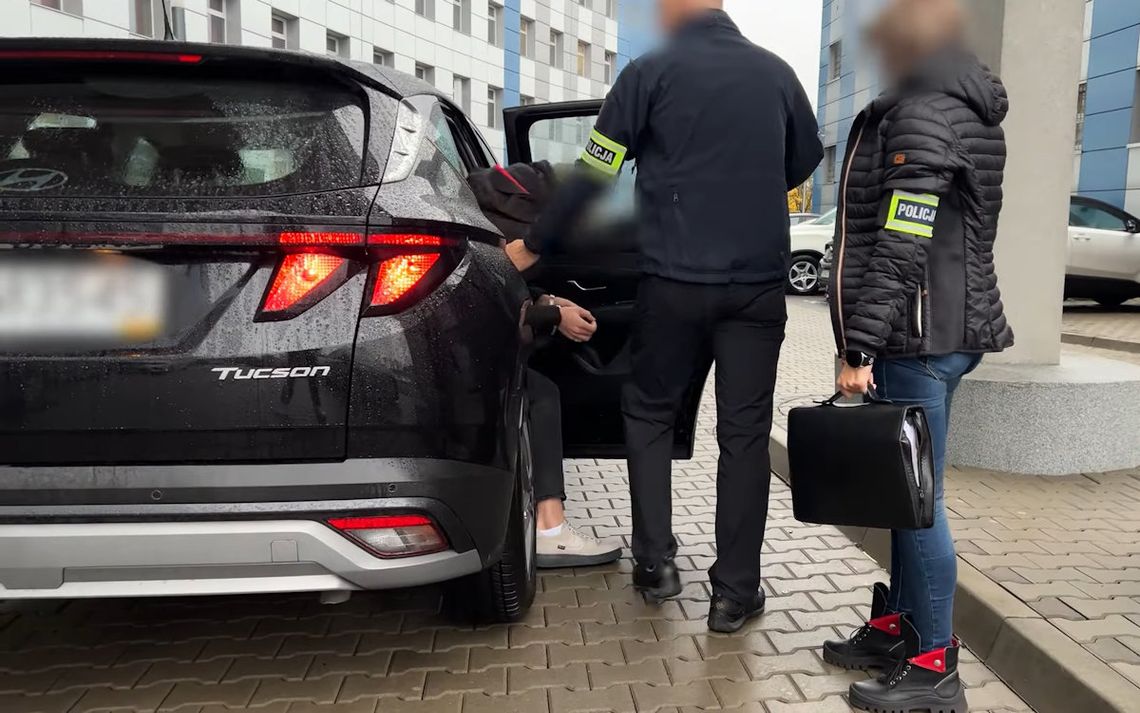 Gang wyłudził 55 milionów złotych od ubezpieczycieli. Celowo doprowadzali do zdarzeń drogowych Gang wyłudził 55 milionów złotych od ubezpieczycieli. Celowo doprowadzali do zdarzeń drogowych