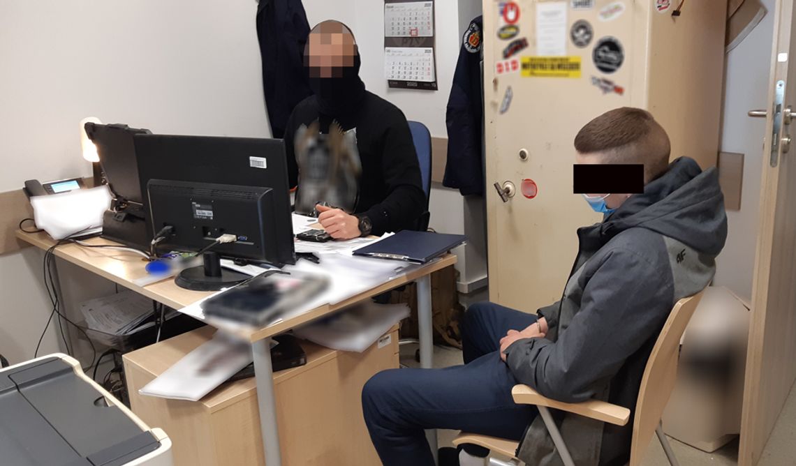 Gdy coś chce, po prostu to sobie bierze. Tym razem był to rower na wystawie w lombardzie