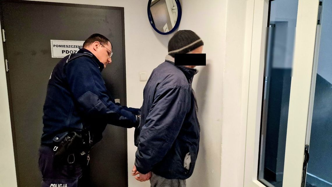 Groził bratu i matce, że odkręci gaz i wysadzi ich powietrze. Wymachiwał też siekierą