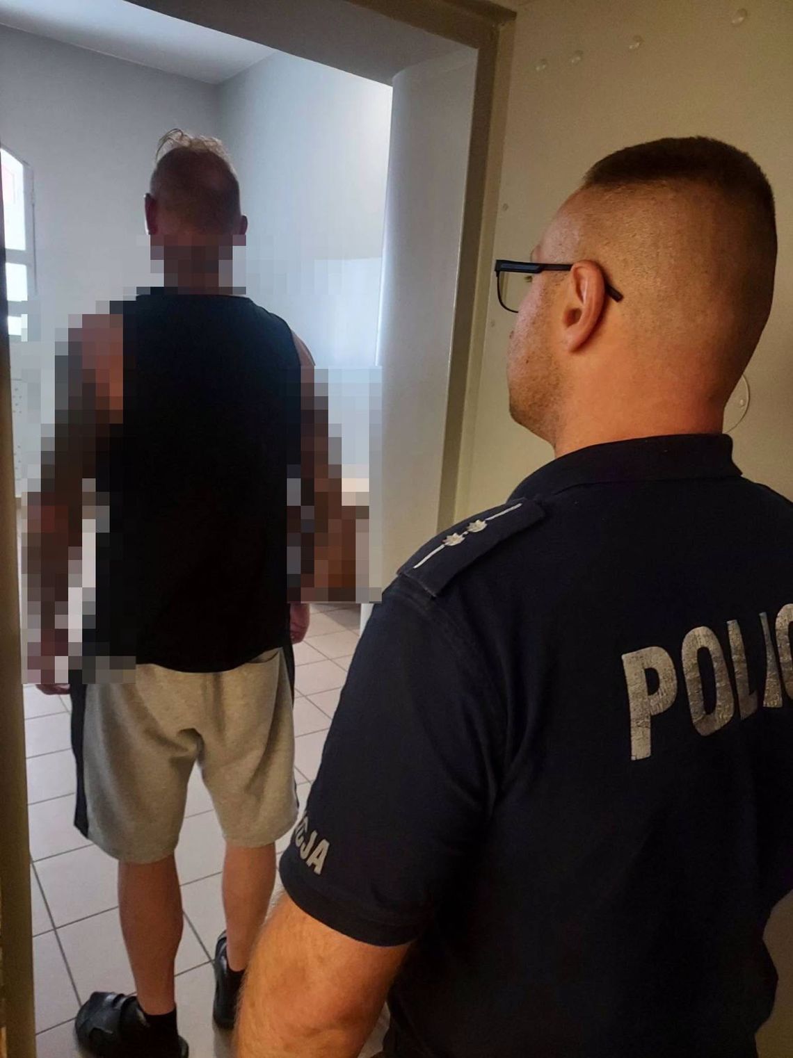 Groził ekspedientce ostrym narzędziem. 50-latek w rękach policji