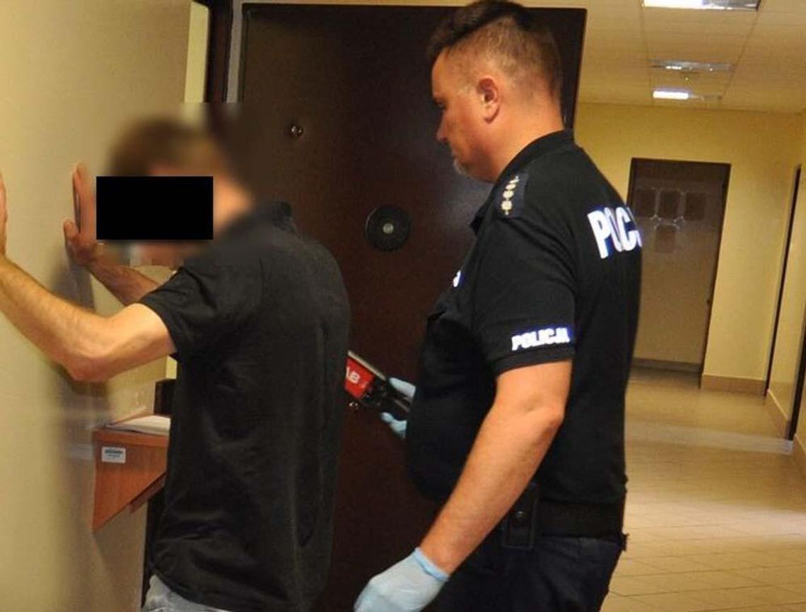 Groził własnej siostrze, że ją spali. Kobieta była bita i poniżana. Agresor trafił do aresztu Groził własnej siostrze, że ją spali. Kobieta była bita i poniżana. Agresor trafił do aresztu