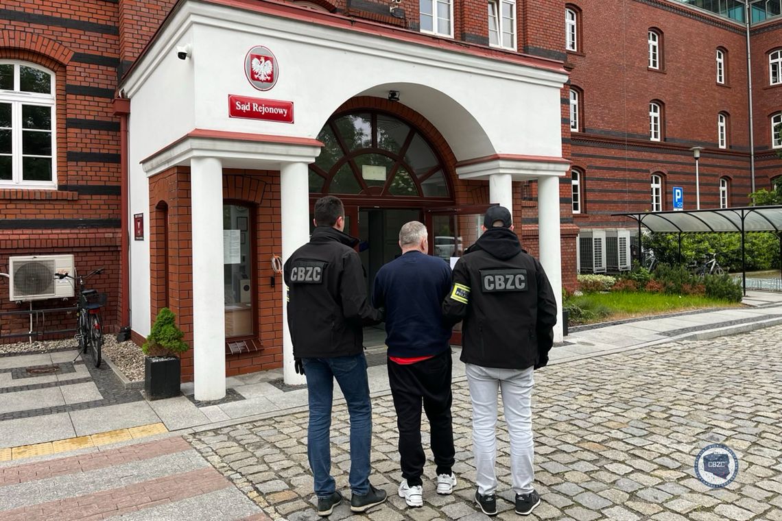 Groził, że podłoży bombę, albo zatruje żywność. Żądał milionowych okupów w kryptowalutach