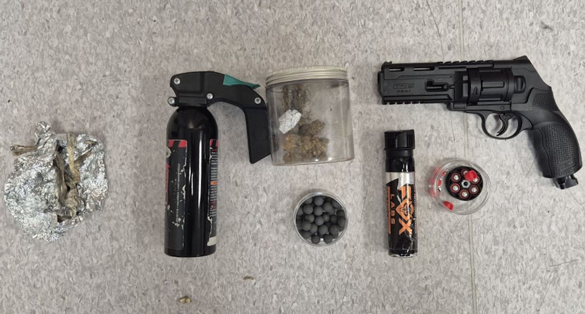 Groził znajomemu, a potem strzelał do niego z wiatrówki. 23-latek zatrzymany przez policję Groził znajomemu, a potem strzelał do niego z wiatrówki. 23-latek zatrzymany przez policję