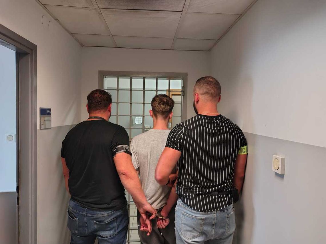 Grozili 14-latkowi przedmiotem przypominającym broń. Chcieli jego hulajnogę elektryczną Grozili 14-latkowi przedmiotem przypominającym broń. Chcieli jego hulajnogę elektryczną