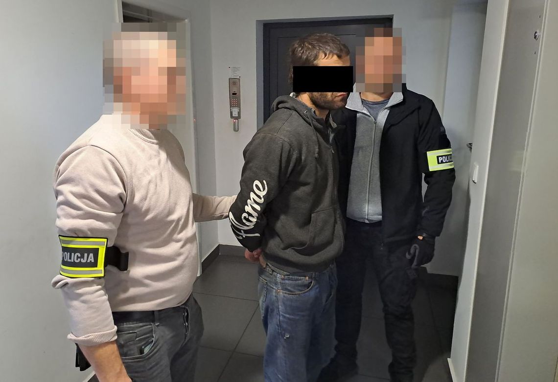 Gruzin i Ukrainiec zatrzymani za włamanie do domu. Ich łupem padły pieniądze i złota biżuteria Gruzin i Ukrainiec zatrzymani za włamanie do domu. Ich łupem padły pieniądze i złota biżuteria