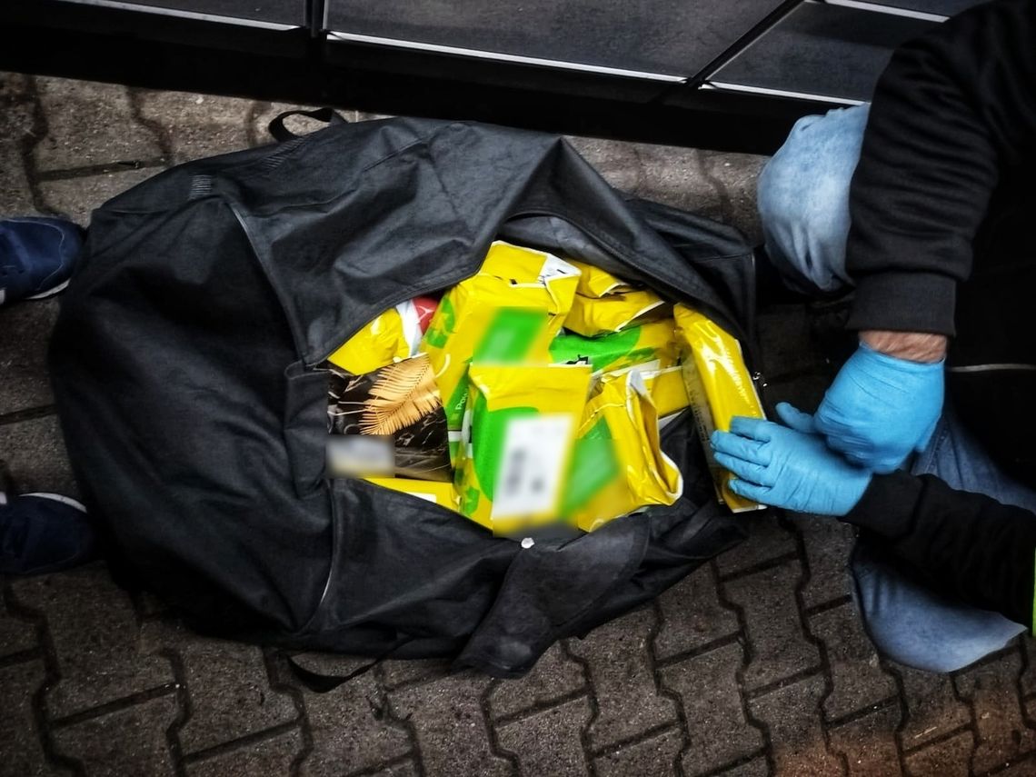 Handlarz sterydów zatrzymany na gorącym uczynku. Wpadł tuż przed nadaniem paczek do klientów Handlarz sterydów zatrzymany na gorącym uczynku. Wpadł tuż przed nadaniem paczek do klientów