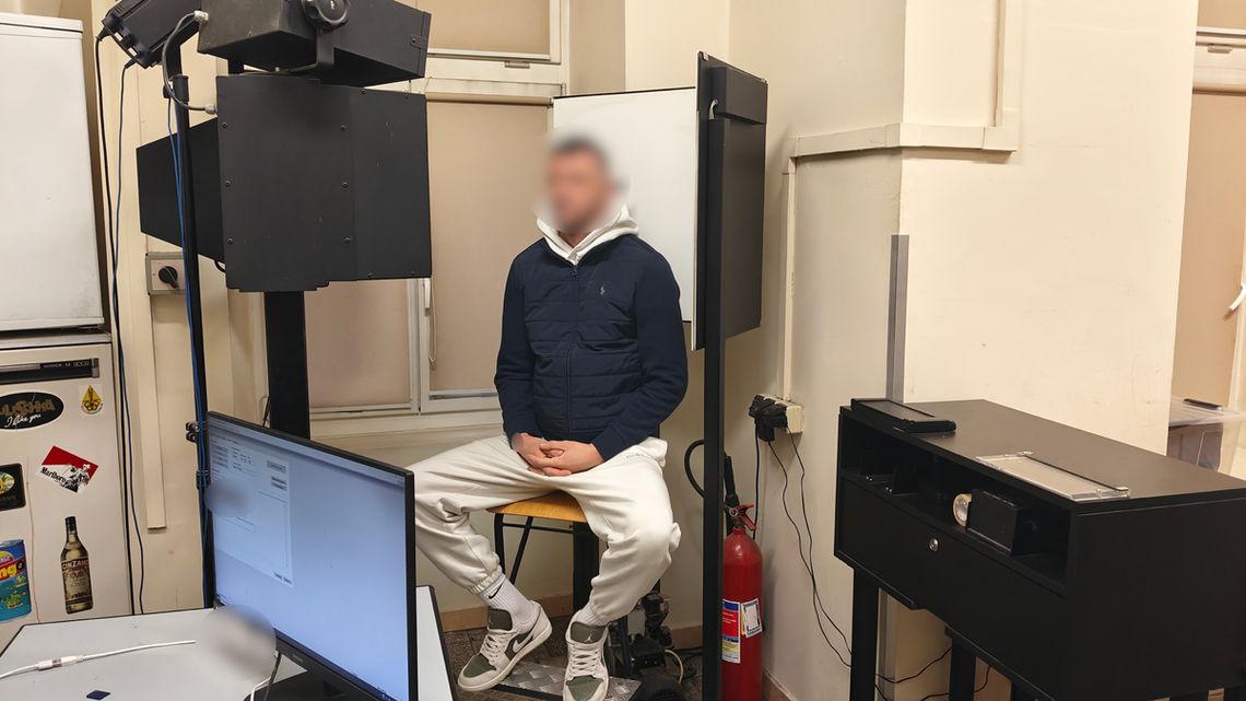 Handlował narkotykami na kilogramy i miał wiele tożsamości. "Duch" zatrzymany w Warszawie [WIDEO]