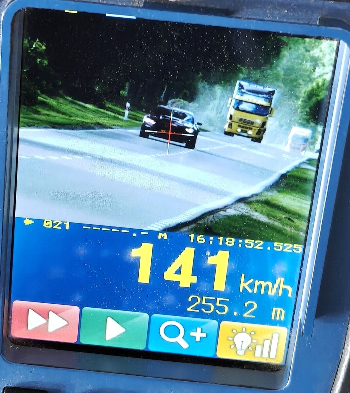 Hiszpan w Mustangu jechał w zabudowanym ponad 140. Policjanci zatrzymali mu prawo jazdy