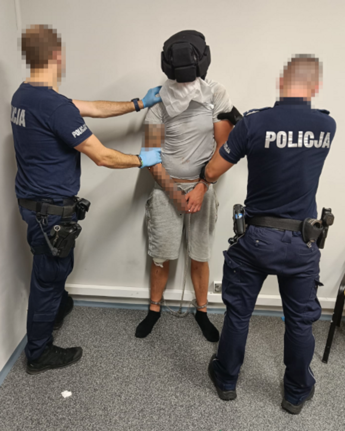 Horror w krakowskim centrum handlowym. Uzbrojeni mężczyźni zatrzymani po obławie